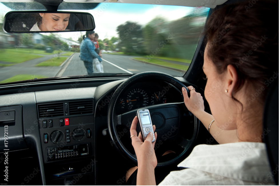 driving while texting image