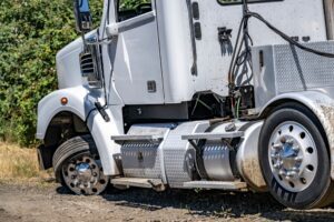 ¿Cuánto puedo obtener de una reclamación por accidente de camión en Carolina del Norte?