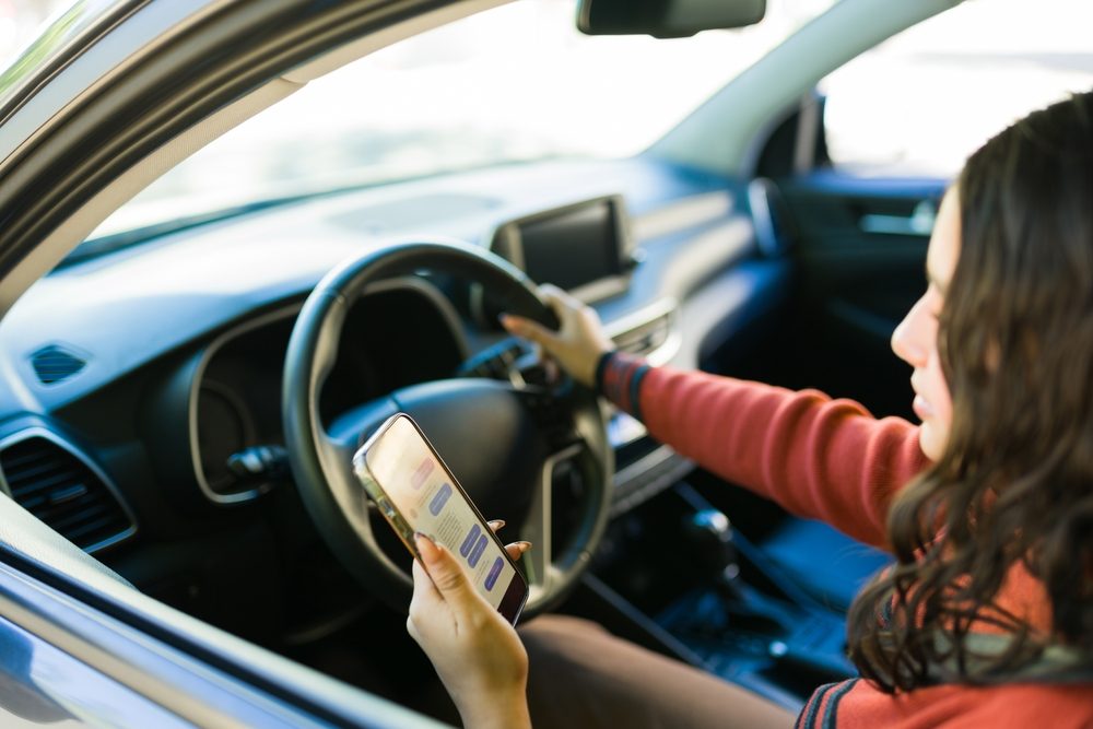 ¿Cuál es la diferencia entre conducir temerariamente y conducir distraído?