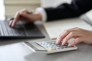 ¿Cómo se calcula un acuerdo por accidente de camión semi-remolque?