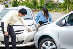 ¿Necesita un abogado para un accidente menor en un estacionamiento?